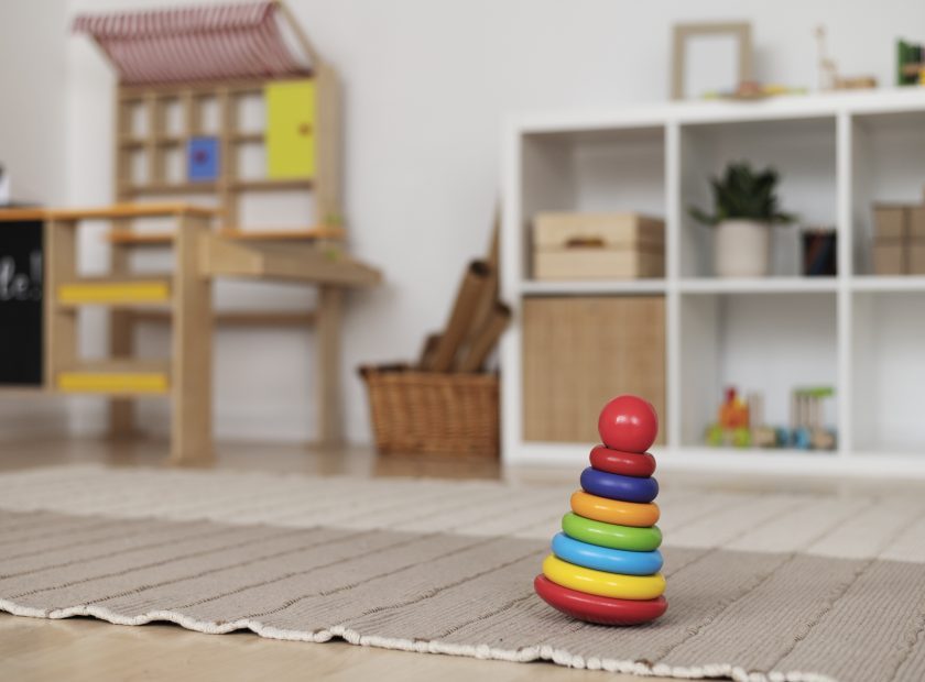 juguete-colorido-alfombra-casa